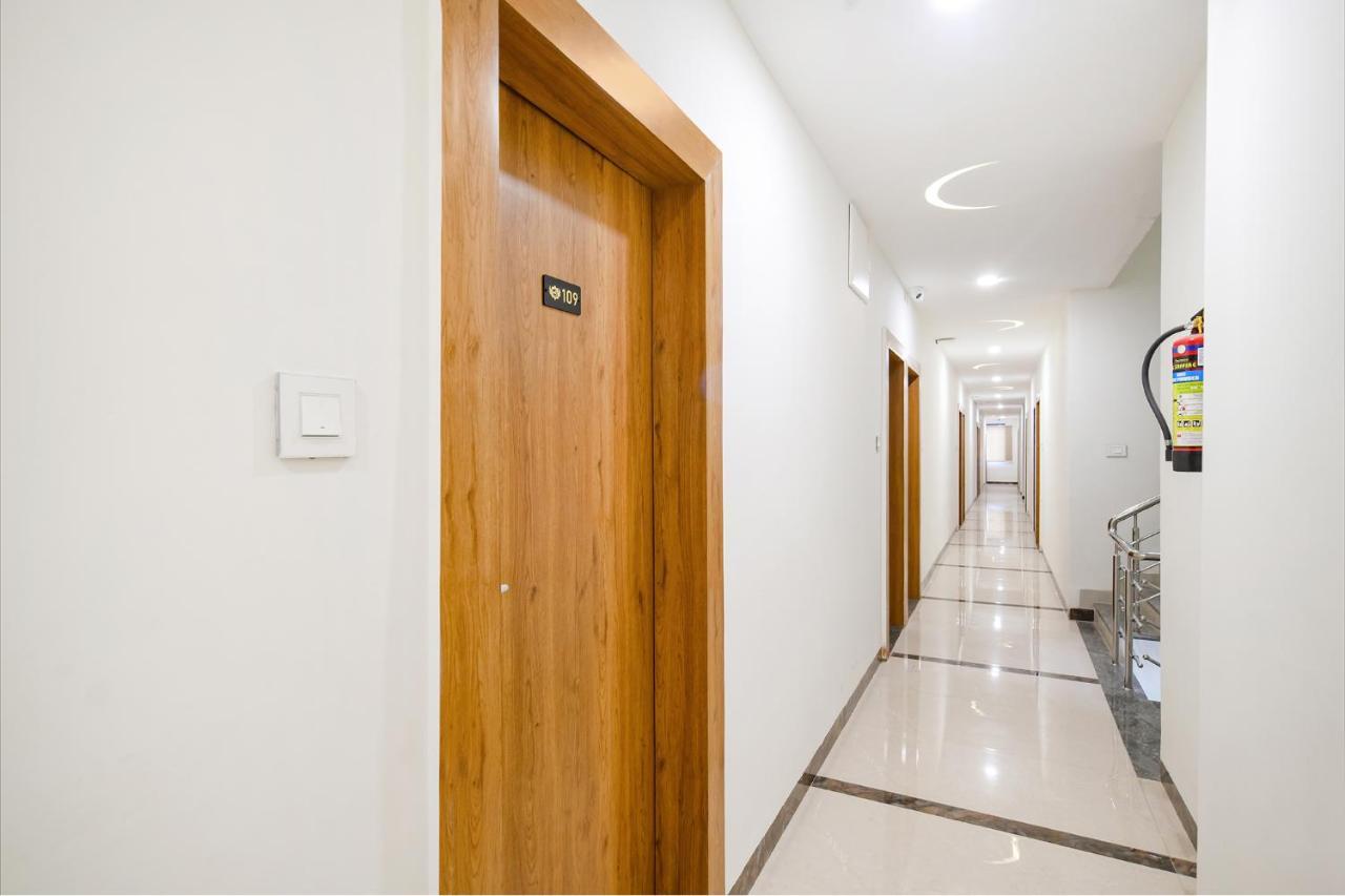 Fabhotel Woodlark Hotel